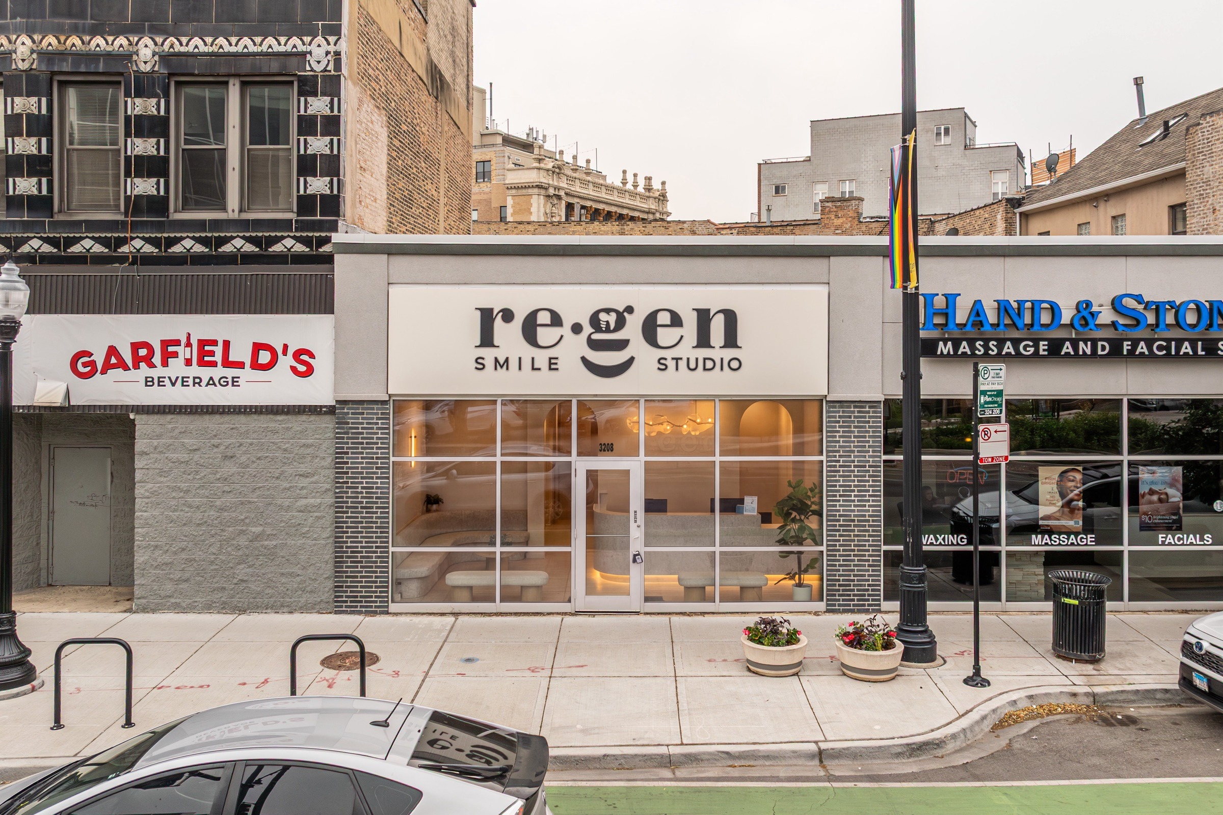 The Regen Smile Studio storefront on 3208 N Lincoln Ave